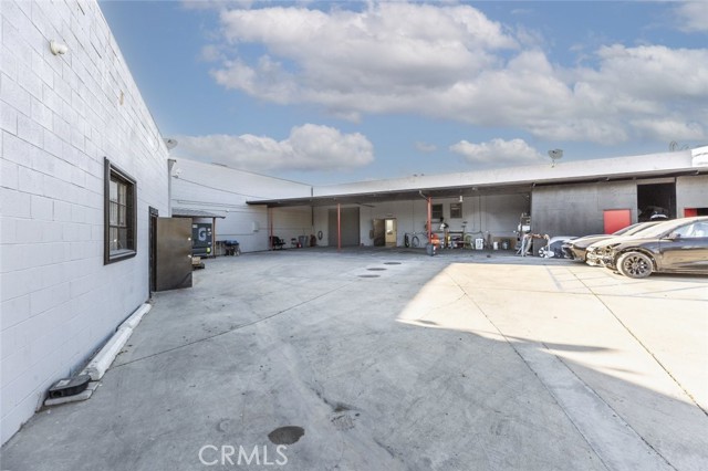 7400 San Fernando Road, Sun Valley CA: https://media.crmls.org/medias/311c257b-daf4-47b7-afae-af4b2c2f7e1f.jpg
