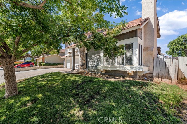 Detail Gallery Image 2 of 32 For 37443 Yorkshire Dr, Palmdale,  CA 93550 - 3 Beds | 3/1 Baths