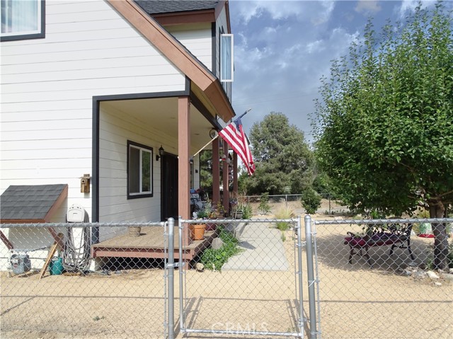 Detail Gallery Image 4 of 41 For 2097 Fox Ln, Big Bear City,  CA 92314 - 4 Beds | 3/1 Baths