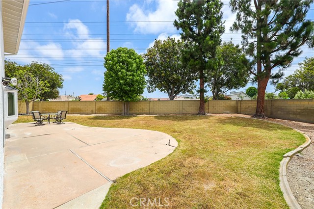 Detail Gallery Image 14 of 15 For 19082 Plum Tree Ln, Huntington Beach,  CA 92646 - 4 Beds | 3 Baths