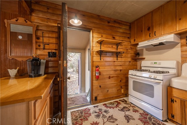 Detail Gallery Image 12 of 31 For 211 E Mountain View Bld, Big Bear City,  CA 92314 - 2 Beds | 1 Baths