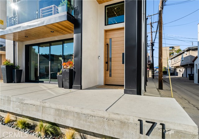 171 Savona Walk, Long Beach CA: https://media.crmls.org/medias/311eed6a-d5c7-4d45-8071-79947ecc23a5.jpg