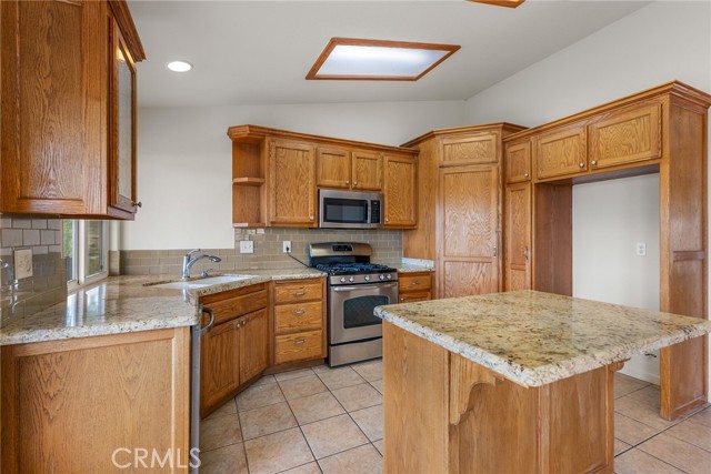 Detail Gallery Image 9 of 21 For 7655 Ventura, Yucca Valley,  CA 92284 - 4 Beds | 2 Baths