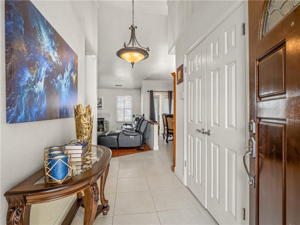 Detail Gallery Image 3 of 27 For 1010 S Clovis Ave #108,  Fresno,  CA 93727 - 3 Beds | 2 Baths