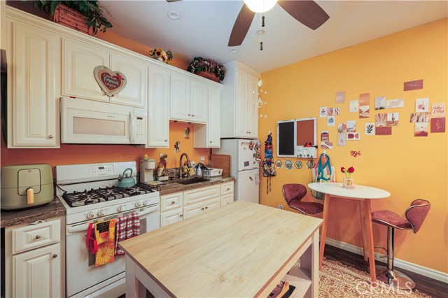 Detail Gallery Image 5 of 75 For 4133 Rogers Ln, Spring Valley,  CA 91977 - 4 Beds | 4 Baths