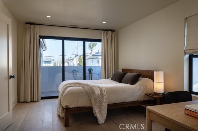 Detail Gallery Image 33 of 57 For 2212 Cliff Dr, Newport Beach,  CA 92663 - 5 Beds | 5/1 Baths