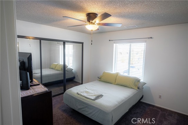 Detail Gallery Image 8 of 25 For 9450 Mango Ave, Hesperia,  CA 92345 - 5 Beds | 3 Baths