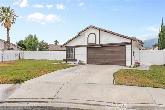 4758 Don Diego, San Bernardino CA: https://media.crmls.org/medias/31237185-fbcf-473e-9657-f1060d712a39.jpg