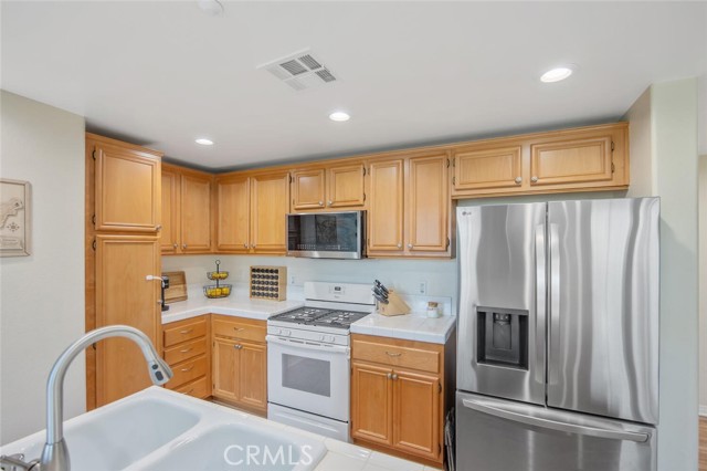 Detail Gallery Image 21 of 49 For 243 Riverdale Ct #431,  Camarillo,  CA 93010 - 3 Beds | 2/1 Baths