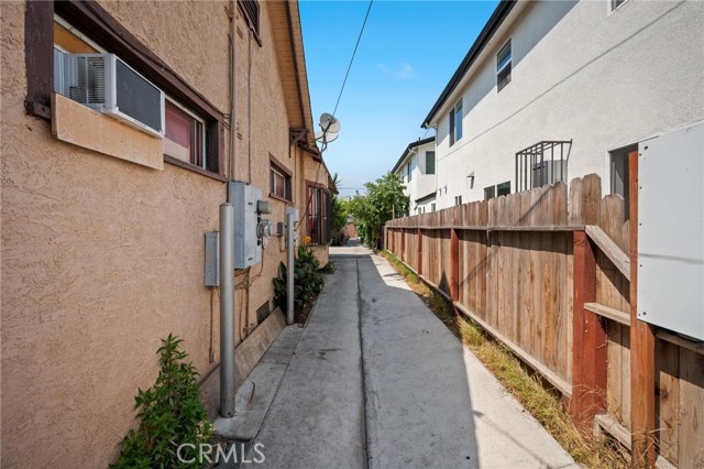 Detail Gallery Image 8 of 19 For 621 W 54th St, Los Angeles,  CA 90037 - – Beds | – Baths