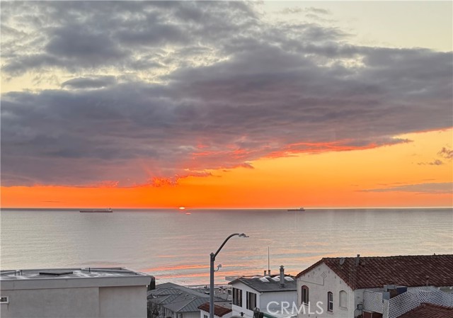 3216 Highland Avenue, Manhattan Beach CA: https://media.crmls.org/medias/31247329-78fb-466d-80ef-e7705b2be3de.jpg