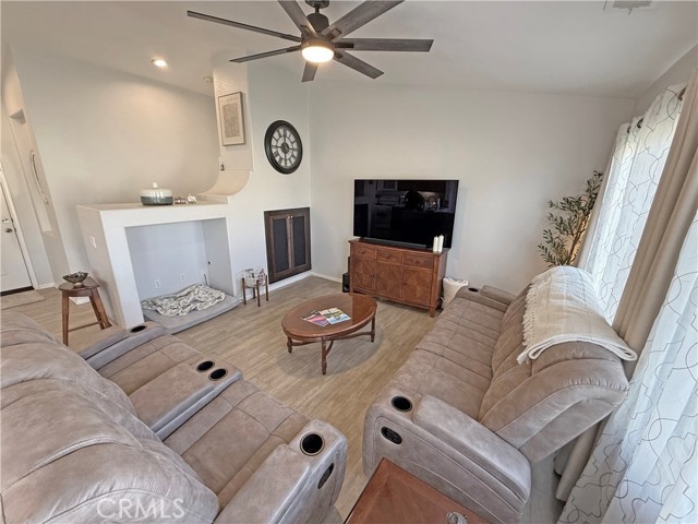 Detail Gallery Image 12 of 34 For 1334 Clover, Beaumont,  CA 92223 - 3 Beds | 2 Baths