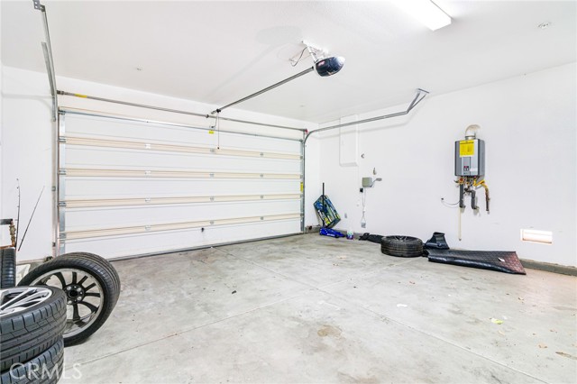 15992 Yosemite Street, Victorville CA: https://media.crmls.org/medias/3125f932-644a-465b-a357-364928665a47.jpg