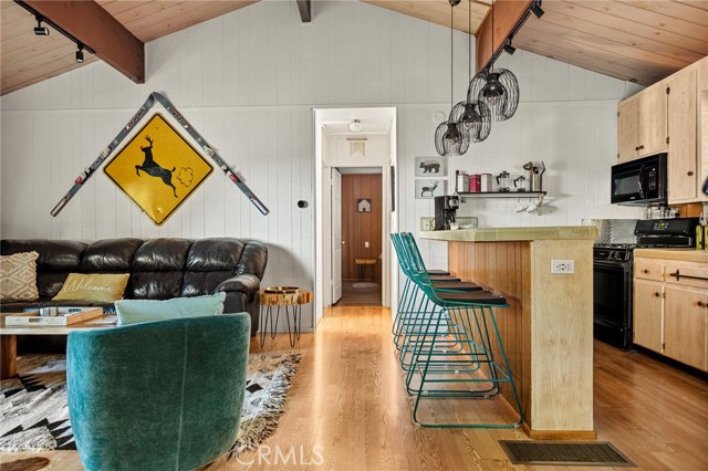 Detail Gallery Image 10 of 46 For 999 Mercury Way, Crestline,  CA 92325 - 4 Beds | 3/1 Baths