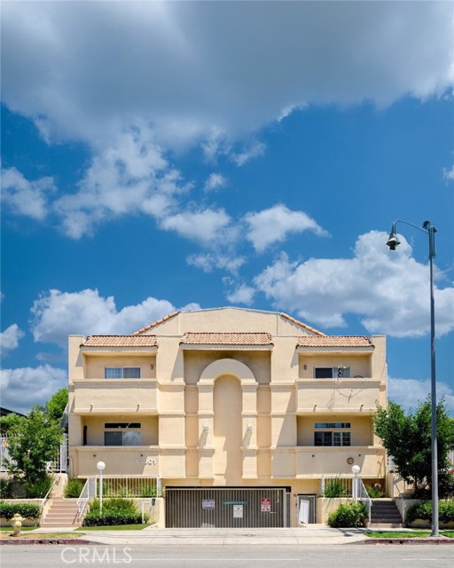 13801 Oxnard ST Unit: 202