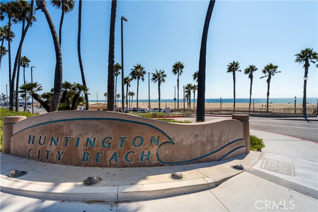 200 Main, Huntington Beach CA: https://media.crmls.org/medias/31290561-b015-4c8c-a98d-3c51fa1222d8.jpg