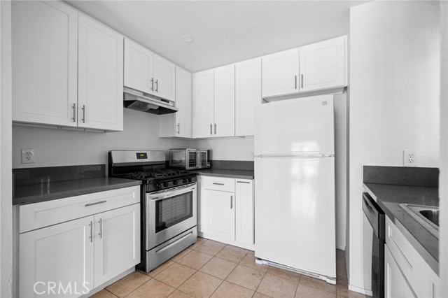 Detail Gallery Image 10 of 18 For 1364 E Garfield Ave #1,  Glendale,  CA 91205 - 2 Beds | 2 Baths