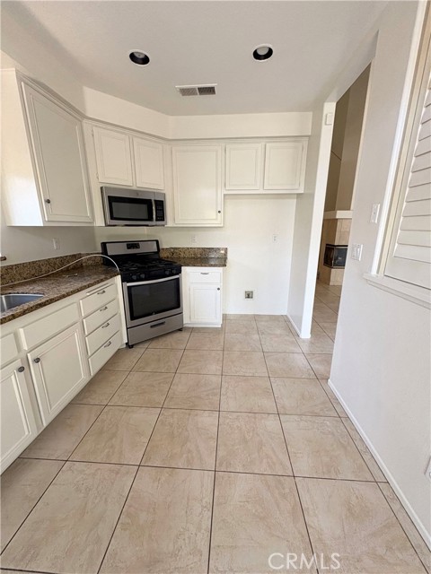 Detail Gallery Image 10 of 31 For 2018 Villa Del Lago Dr #B,  Chino Hills,  CA 91709 - 4 Beds | 2/1 Baths