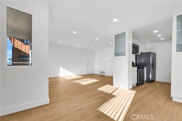 Detail Gallery Image 7 of 25 For 712 5th St, Hermosa Beach,  CA 90254 - 2 Beds | 2 Baths