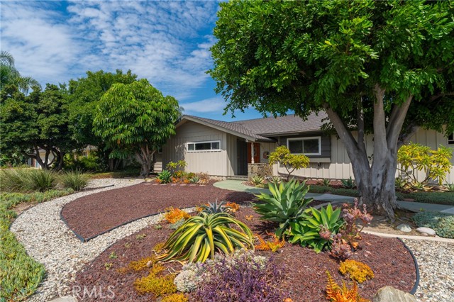 921 W Pioneer Drive, Anaheim CA: https://media.crmls.org/medias/312ab9f4-c850-407d-bba4-d6f27d72dd3c.jpg