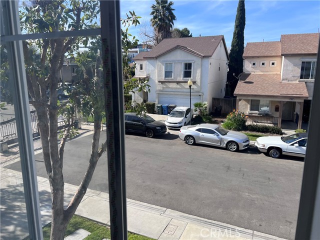 2005 E 120th Street, Los Angeles CA: https://media.crmls.org/medias/312ac4d3-cc3f-4f49-bb47-ae6210bc8b49.jpg