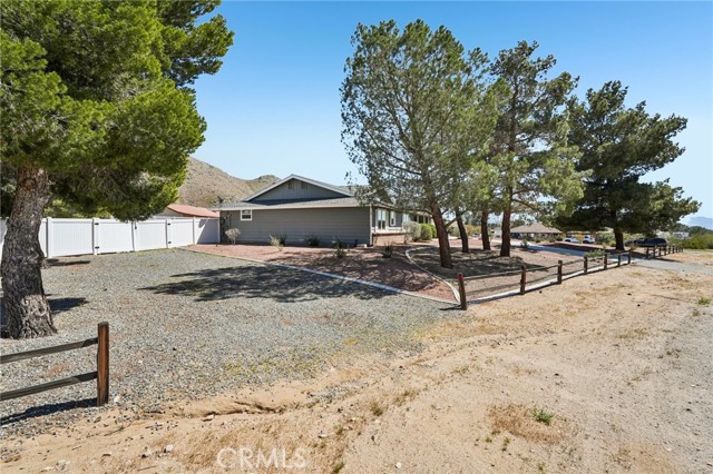 Detail Gallery Image 34 of 35 For 16055 Saint Timothy Rd, Apple Valley,  CA 92307 - 3 Beds | 3 Baths