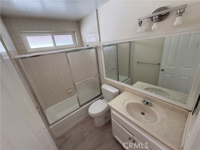 Detail Gallery Image 5 of 7 For 249 Avenida Granada #B,  San Clemente,  CA 92672 - 2 Beds | 2 Baths