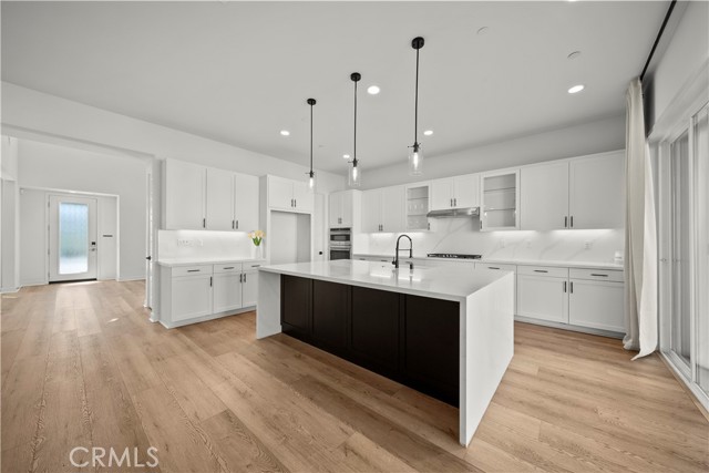 Detail Gallery Image 10 of 56 For 17715 Hillside, Canyon Country,  CA 91350 - 4 Beds | 4 Baths