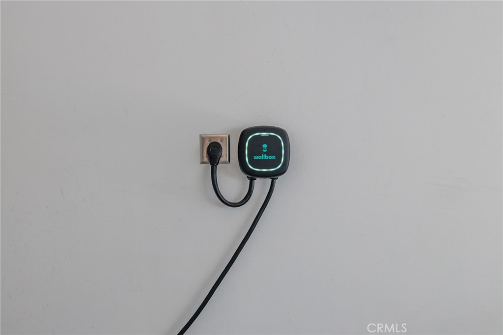 https://media.crmls.org/medias/312d18ba-773b-47a8-9612-08a0e33d0859.jpg?preset=X-Large