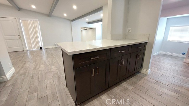 Detail Gallery Image 14 of 35 For 8649 Cantaloupe Ave, Panorama City,  CA 91402 - 3 Beds | 3 Baths