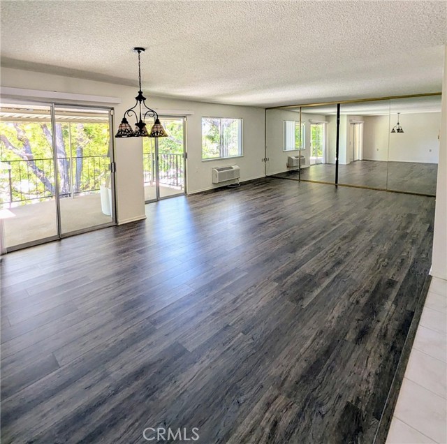 2370 Via Mariposa W, Laguna Woods CA: https://media.crmls.org/medias/312e5cc8-7e0b-41e1-87a9-0d60a1e991d2.jpg