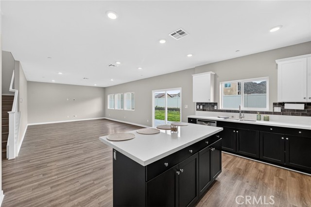 Detail Gallery Image 9 of 53 For 31190 Linden Flower, Winchester,  CA 92596 - 4 Beds | 3/1 Baths