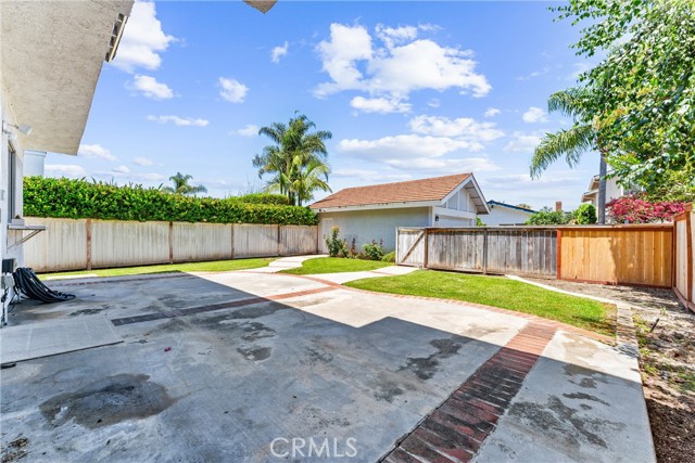 44 W Yale, Irvine CA: https://media.crmls.org/medias/31301435-11d5-43d2-9bb0-edbef753361c.jpg