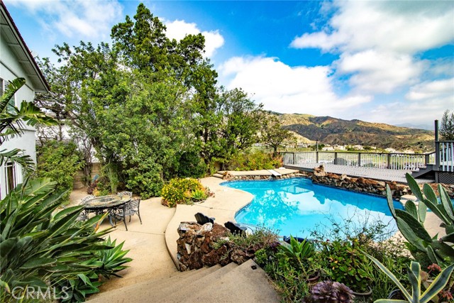 11958 Darby Avenue, Porter Ranch CA: https://media.crmls.org/medias/3131db75-5221-4f3e-bfbd-f91f913e8109.jpg