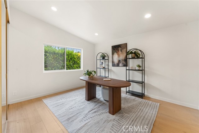 20217 Wells Drive, Woodland Hills CA: https://media.crmls.org/medias/313259e2-81f3-4b87-8cd9-065c35c7b487.jpg
