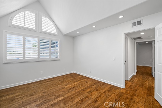 Detail Gallery Image 24 of 34 For 5145 Yarmouth Ave #15,  Encino,  CA 91316 - 2 Beds | 2/1 Baths