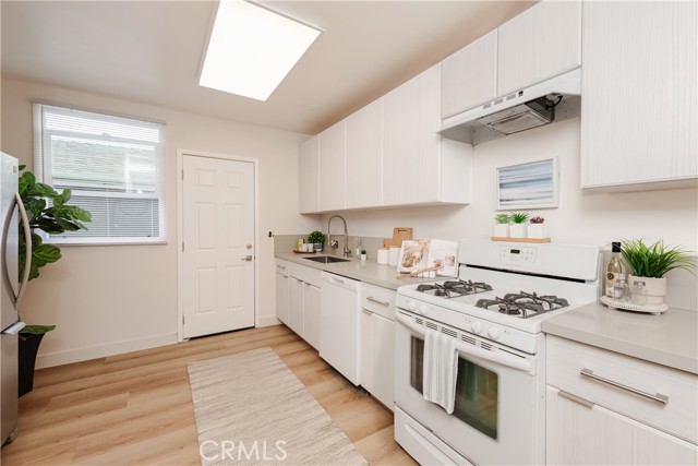 New Flooring and Quartz Counter Tops