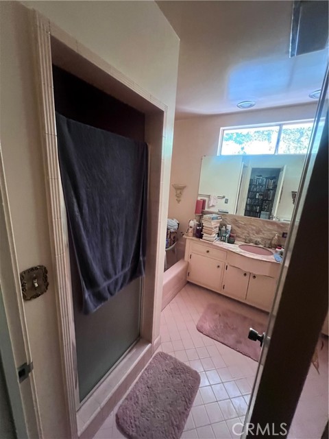 3042 N Beachwood Drive, Los Angeles CA: https://media.crmls.org/medias/3133a2f8-221f-4848-8c5d-6a7e28ce3531.jpg