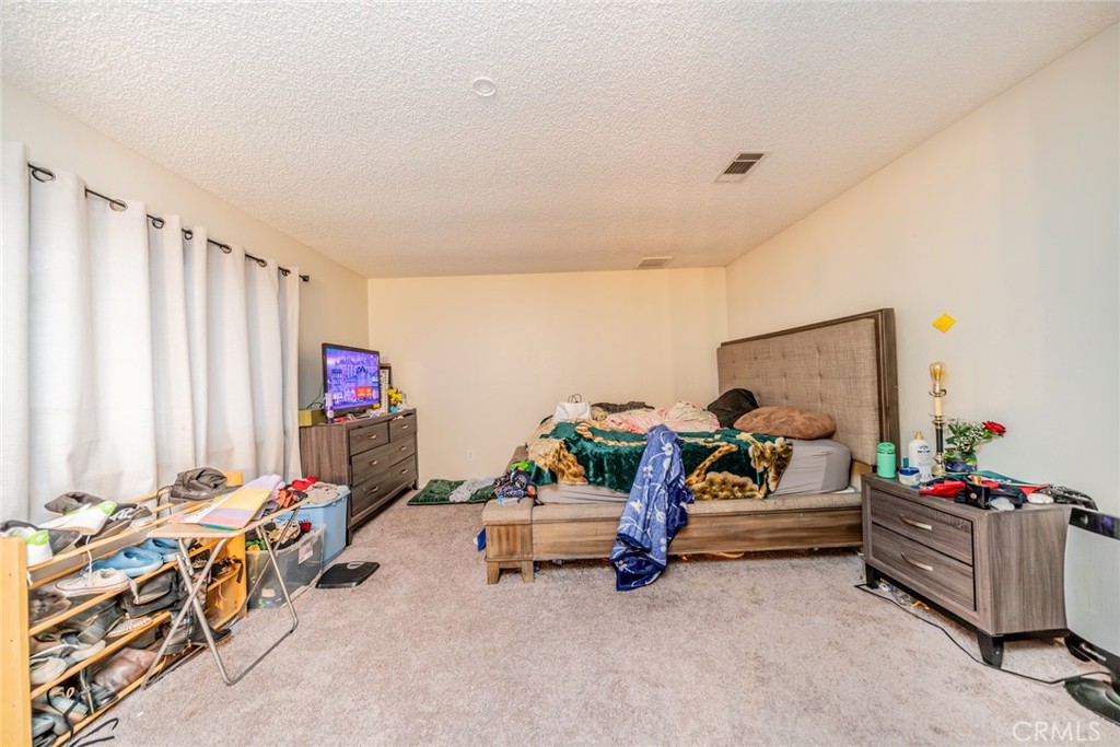 https://media.crmls.org/medias/31341229-d0a1-4408-8bbf-d0d90a1abec0.jpg?preset=X-Large