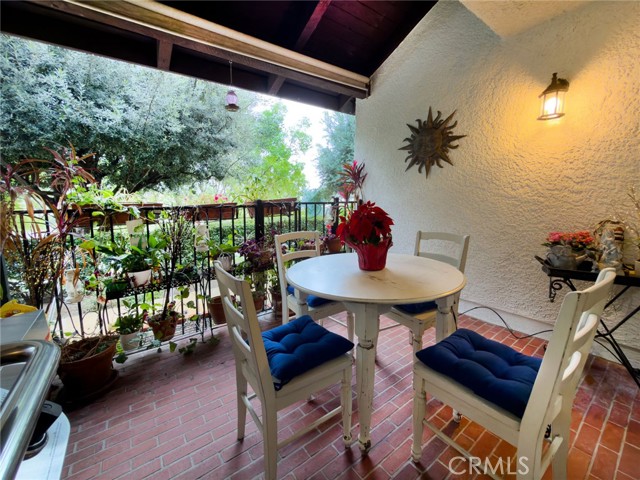 Detail Gallery Image 13 of 24 For 9788 via Zibello, Burbank,  CA 91504 - 2 Beds | 2/1 Baths