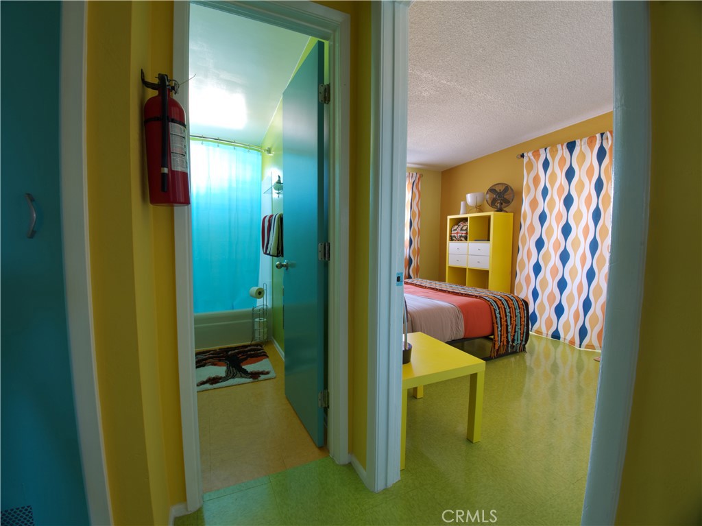 https://media.crmls.org/medias/3134e2ee-6dfe-4e2d-8968-ca333d8a55dc.jpg?preset=X-Large