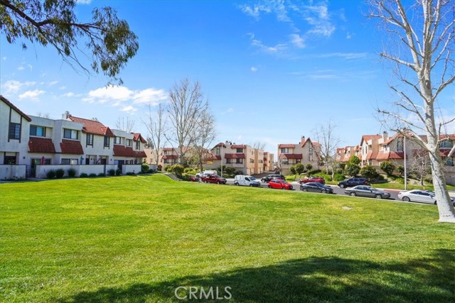 Detail Gallery Image 17 of 21 For 27617 Nugget Drive #1,  Canyon Country,  CA 91387 - 3 Beds | 3 Baths