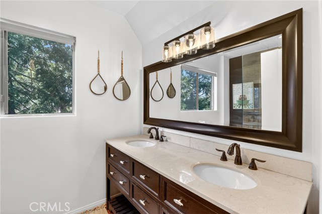 Detail Gallery Image 27 of 40 For 104 Highway 173, Lake Arrowhead,  CA 92352 - 3 Beds | 3 Baths