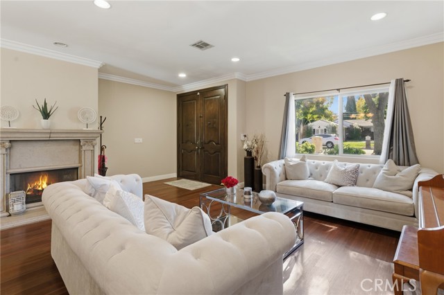 Detail Gallery Image 5 of 39 For 22711 Collins St, Woodland Hills,  CA 91367 - 4 Beds | 3/1 Baths