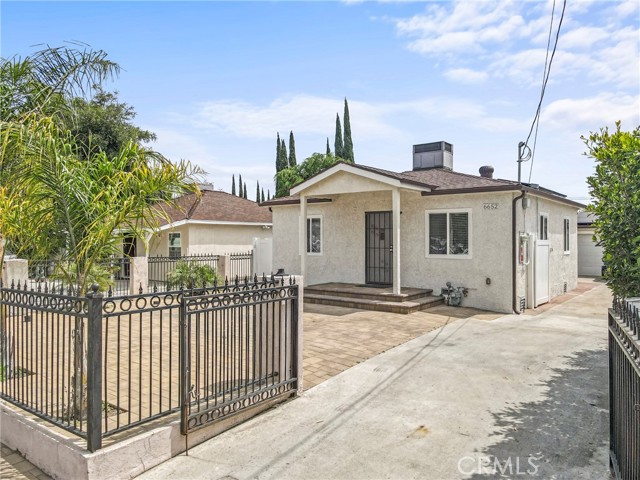 Detail Gallery Image 1 of 30 For 6652 Nagle Ave, Van Nuys,  CA 91401 - 2 Beds | 1 Baths