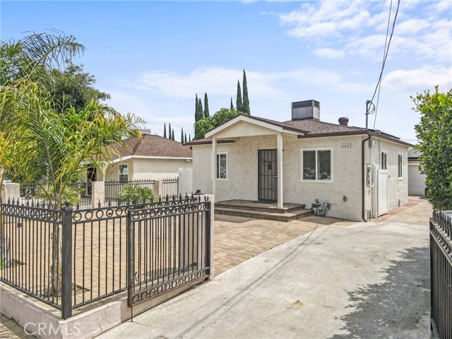 Detail Gallery Image 1 of 1 For 6652 Nagle Ave, Van Nuys,  CA 91401 - 2 Beds | 1 Baths