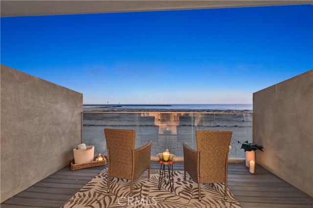 6 Voyage Street, Marina del Rey CA: https://media.crmls.org/medias/31368dc0-6573-4600-bf48-bbf2a3ddf668.jpg