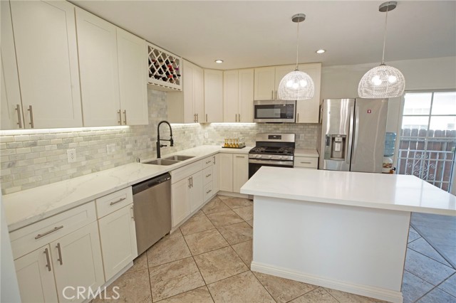 Detail Gallery Image 7 of 21 For 8322 Vista Del Rosa St, Downey,  CA 90240 - 5 Beds | 3 Baths