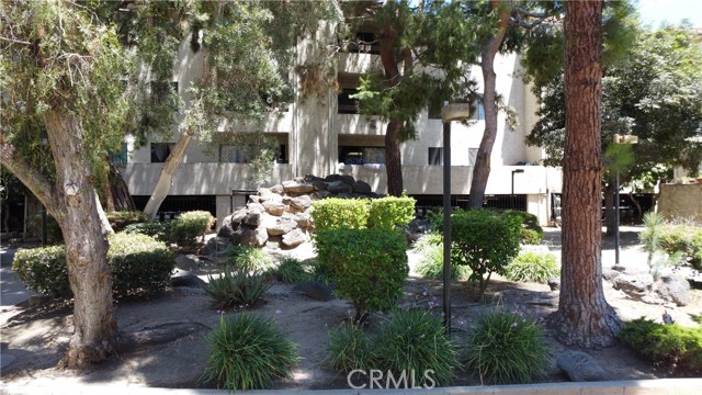 600 W Third St, Santa Ana CA: https://media.crmls.org/medias/3137df5c-429b-4b83-9a5e-406b8c61b765.jpg