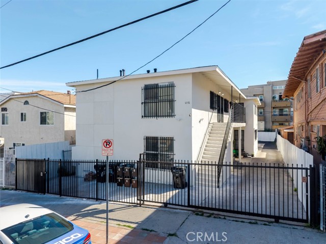 Detail Gallery Image 2 of 20 For 1116 S Berendo St #4,  Los Angeles,  CA 90006 - 2 Beds | 1 Baths